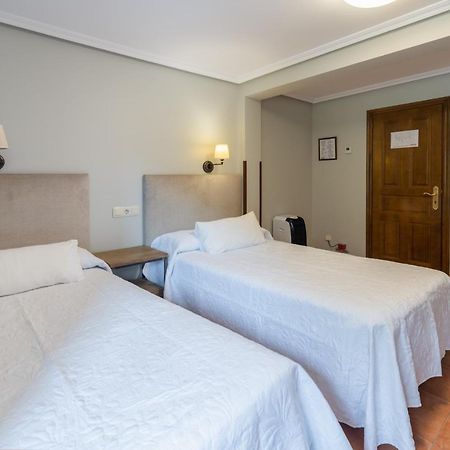 Logis Hotel Restaurante La Casa De Juansabeli اريناس دي كابراليس المظهر الخارجي الصورة