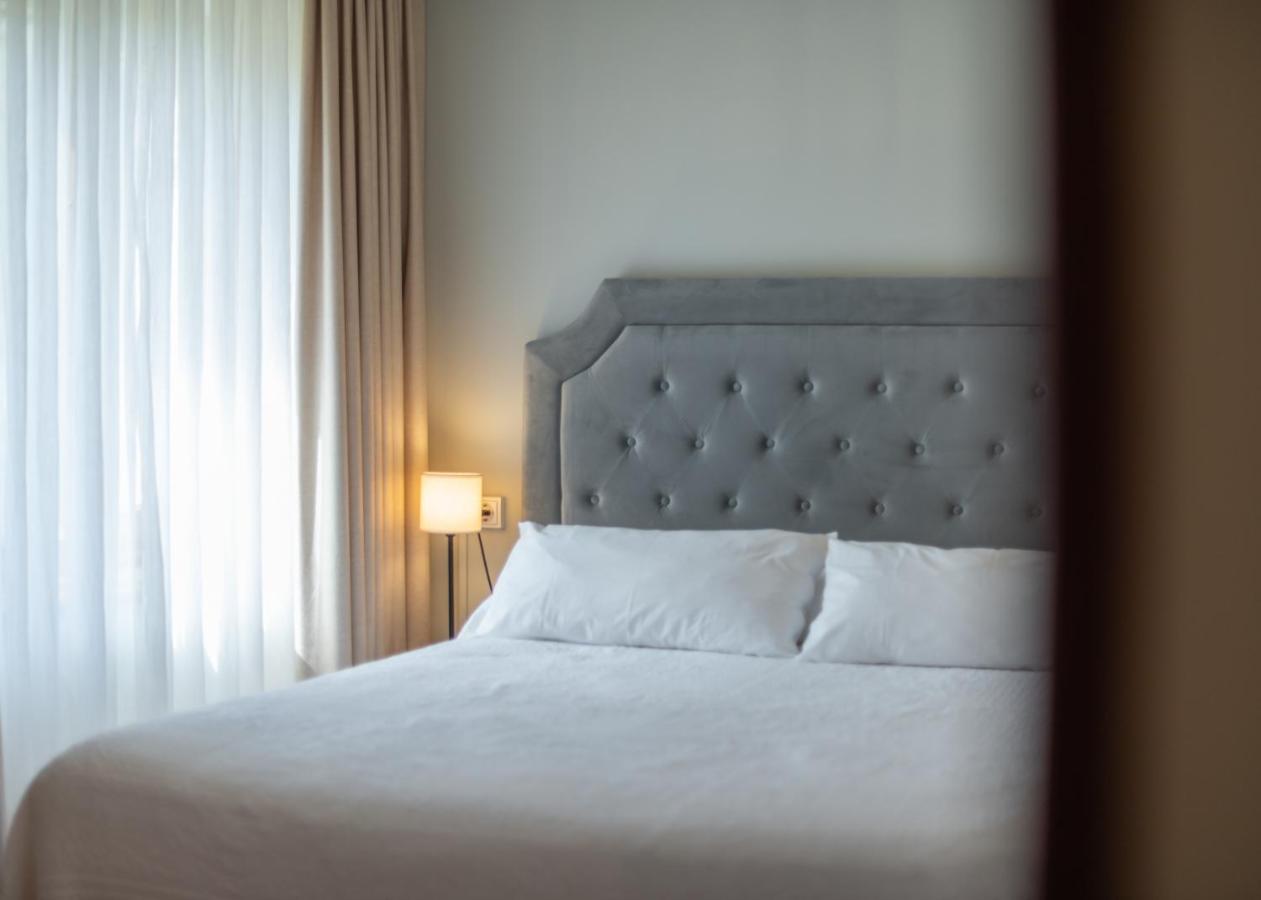 Logis Hotel Restaurante La Casa De Juansabeli اريناس دي كابراليس المظهر الخارجي الصورة