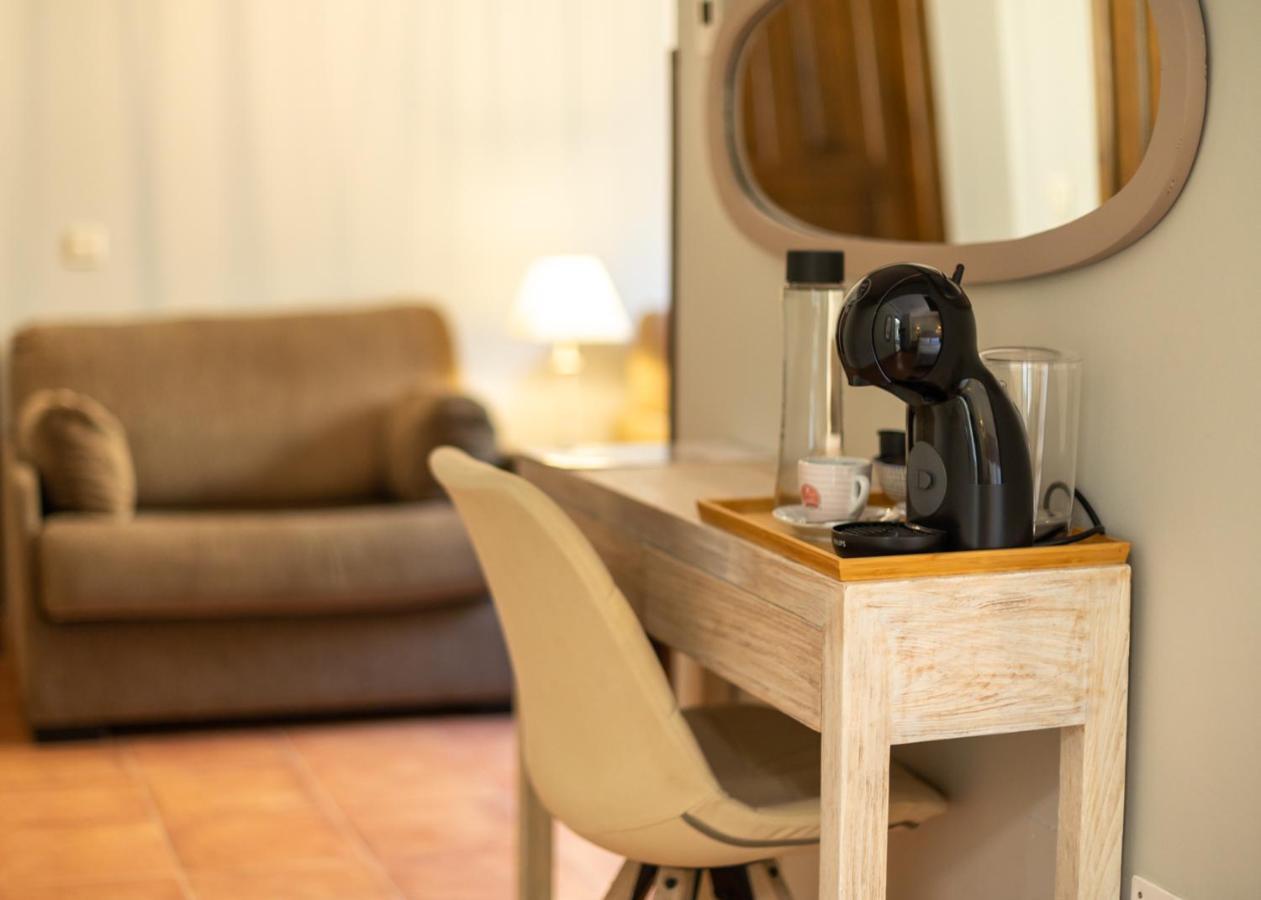 Logis Hotel Restaurante La Casa De Juansabeli اريناس دي كابراليس المظهر الخارجي الصورة