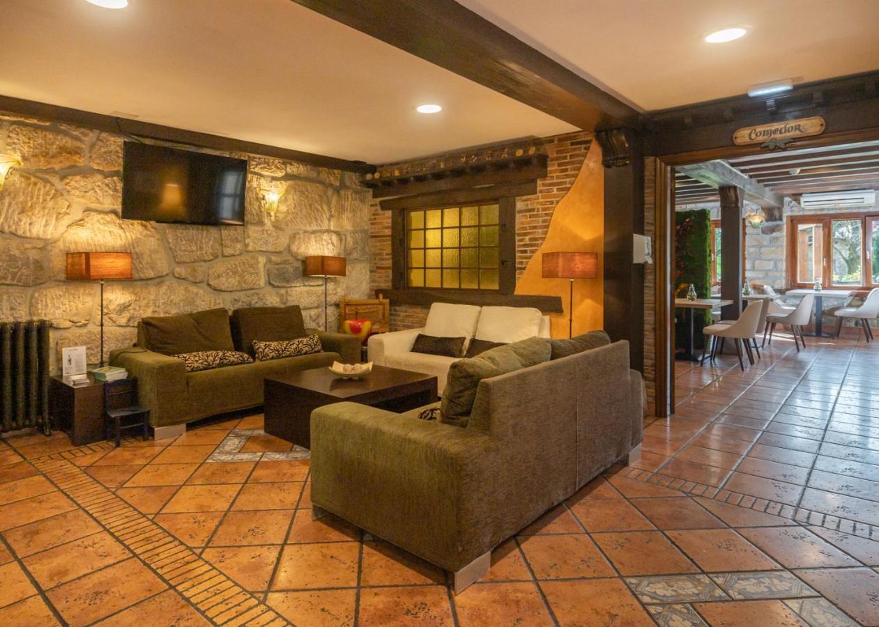 Logis Hotel Restaurante La Casa De Juansabeli اريناس دي كابراليس المظهر الخارجي الصورة