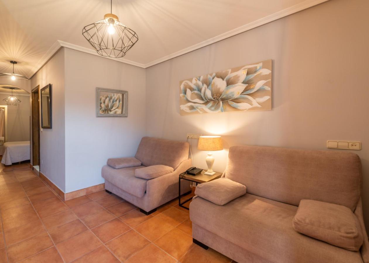 Logis Hotel Restaurante La Casa De Juansabeli اريناس دي كابراليس المظهر الخارجي الصورة