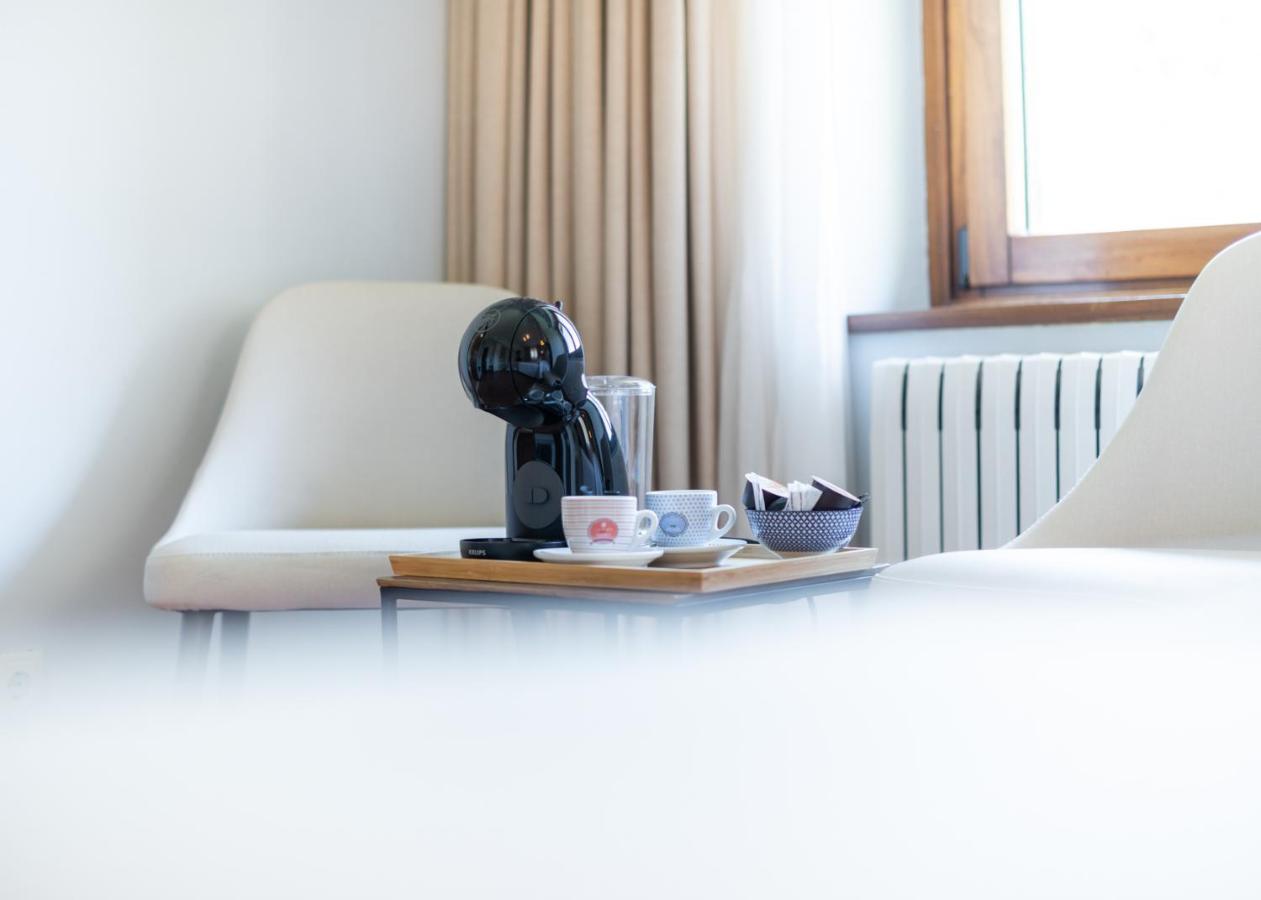 Logis Hotel Restaurante La Casa De Juansabeli اريناس دي كابراليس المظهر الخارجي الصورة