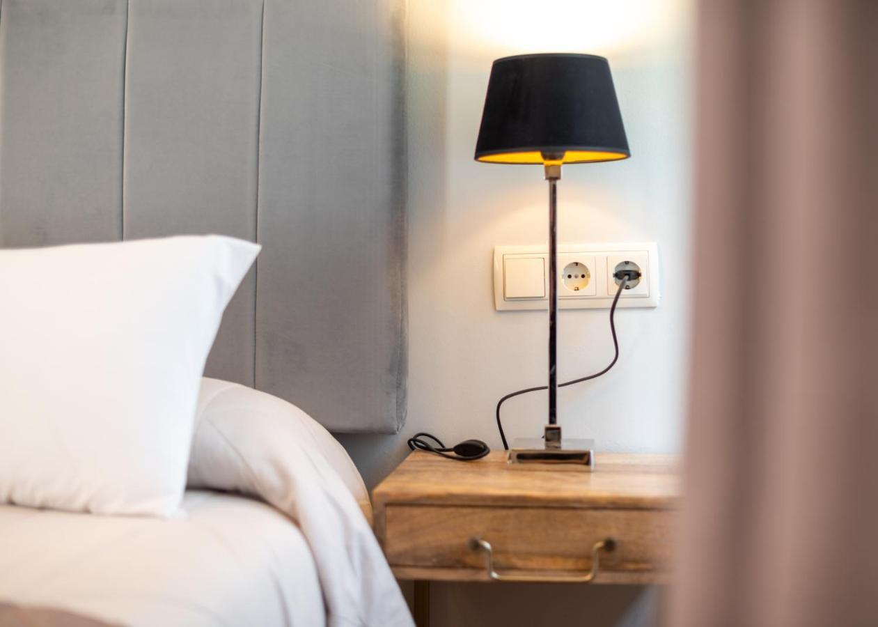 Logis Hotel Restaurante La Casa De Juansabeli اريناس دي كابراليس المظهر الخارجي الصورة