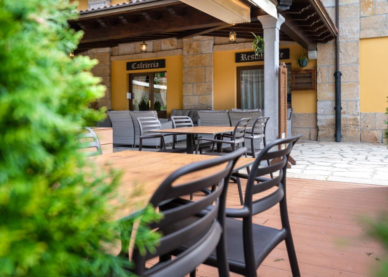 Logis Hotel Restaurante La Casa De Juansabeli اريناس دي كابراليس المظهر الخارجي الصورة