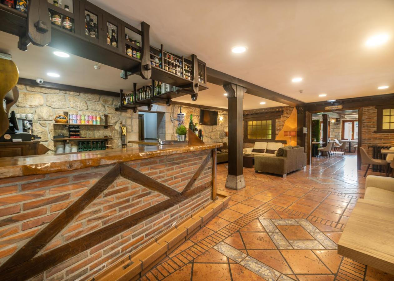 Logis Hotel Restaurante La Casa De Juansabeli اريناس دي كابراليس المظهر الخارجي الصورة
