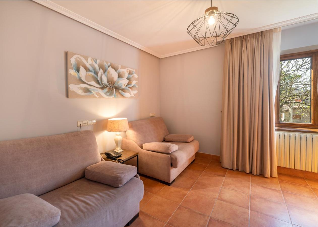 Logis Hotel Restaurante La Casa De Juansabeli اريناس دي كابراليس المظهر الخارجي الصورة