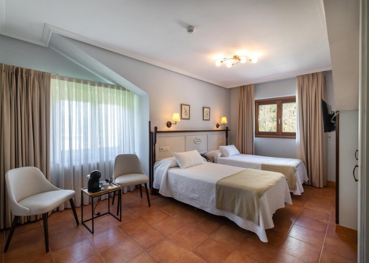 Logis Hotel Restaurante La Casa De Juansabeli اريناس دي كابراليس المظهر الخارجي الصورة