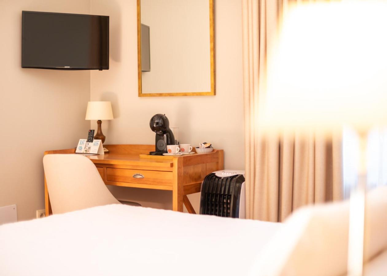 Logis Hotel Restaurante La Casa De Juansabeli اريناس دي كابراليس المظهر الخارجي الصورة