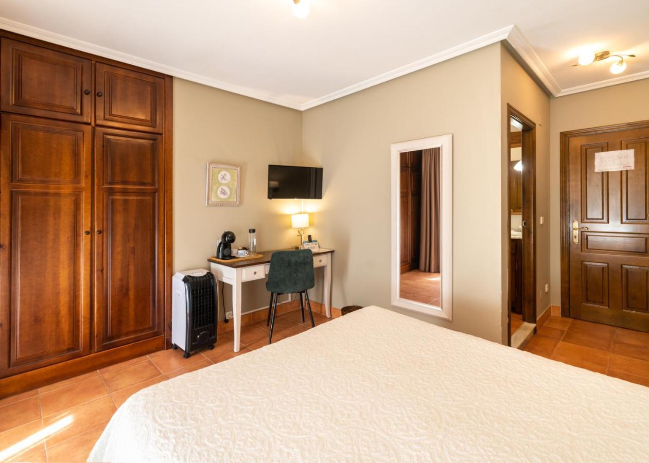 Logis Hotel Restaurante La Casa De Juansabeli اريناس دي كابراليس المظهر الخارجي الصورة